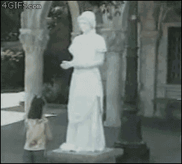 Statue-scares-girl.gif