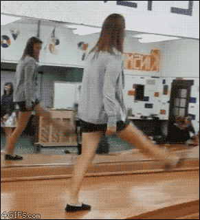 Stage-walking-fail-girl.gif (291×320)
