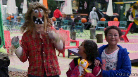 Halloween-scarecrow-mask-prank