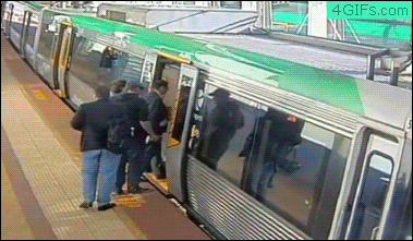 Crowd-pushes-train-rescue