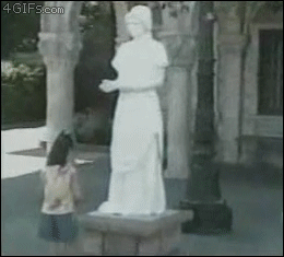 Statue-scares-girl