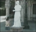 Statue-scares-girl
